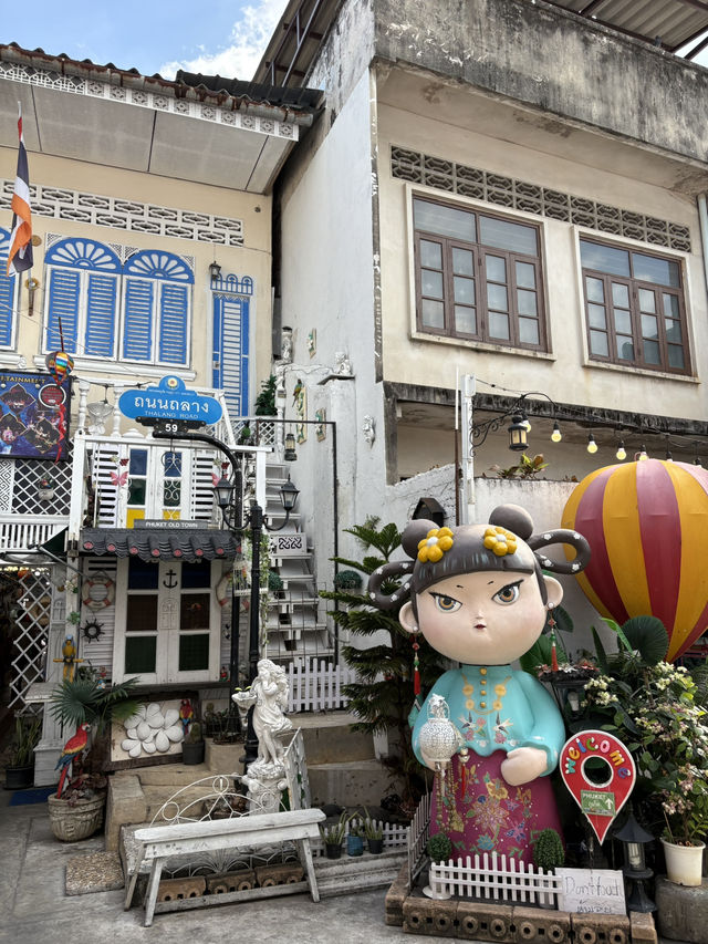 สัมผัสเสน่ห์Old town Phuket 