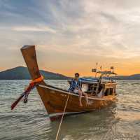 ล่องเรือหรูกลางทะเลใสแบบ kyle.phuket  ⛵️