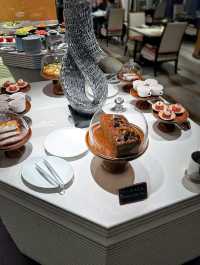 Experience The Ritz-Carlton Shanghai, Pudong, nothing short of extraordinary. 