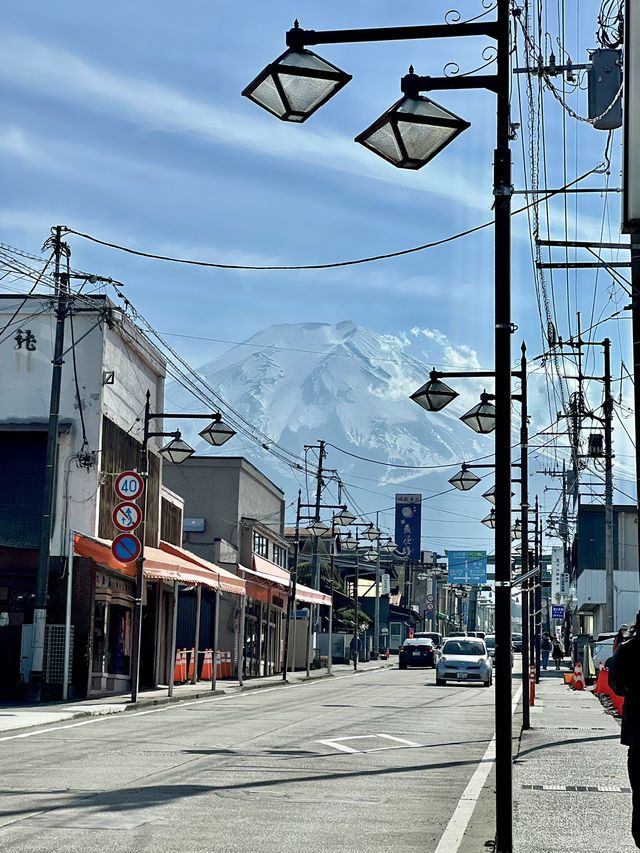 富士吉田本町商店街散步，金鳥居與富士山的完美合影
