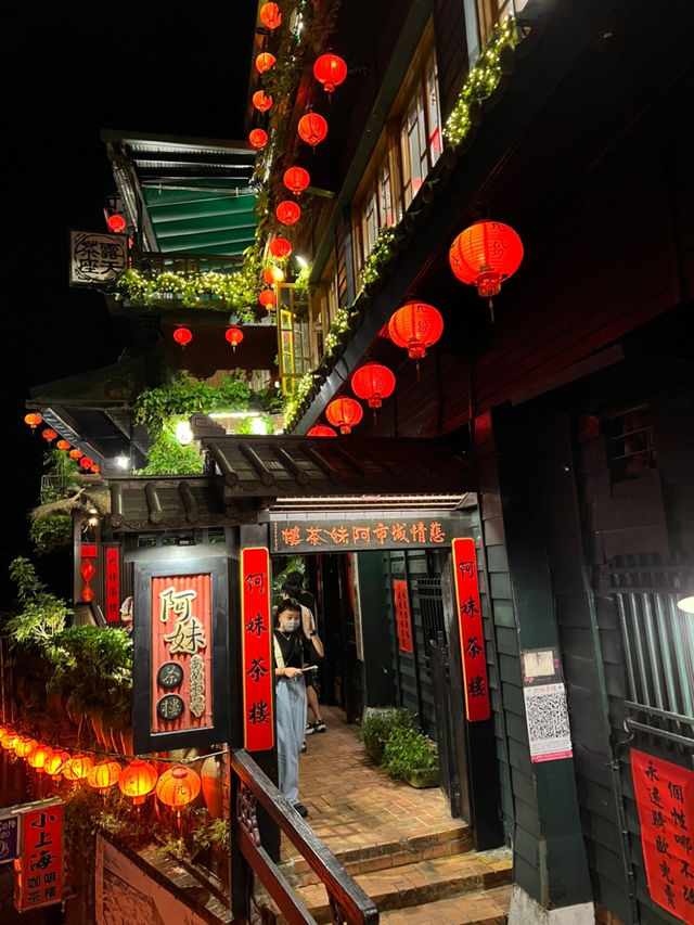 漫步九份山城：一場穿越老街與海景的浪漫旅程