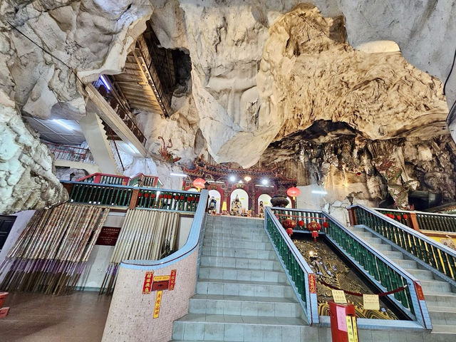 🌿 Nam Thean Tong Temple: A Serene Escape in Ipoh’s Limestone Hills