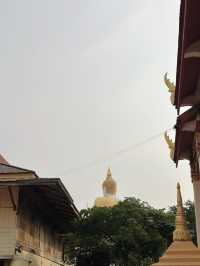 พระพุทธรูปองค์ใหญ่ ริมน้ำบางปะกง ที่วัดท่าอิฐ