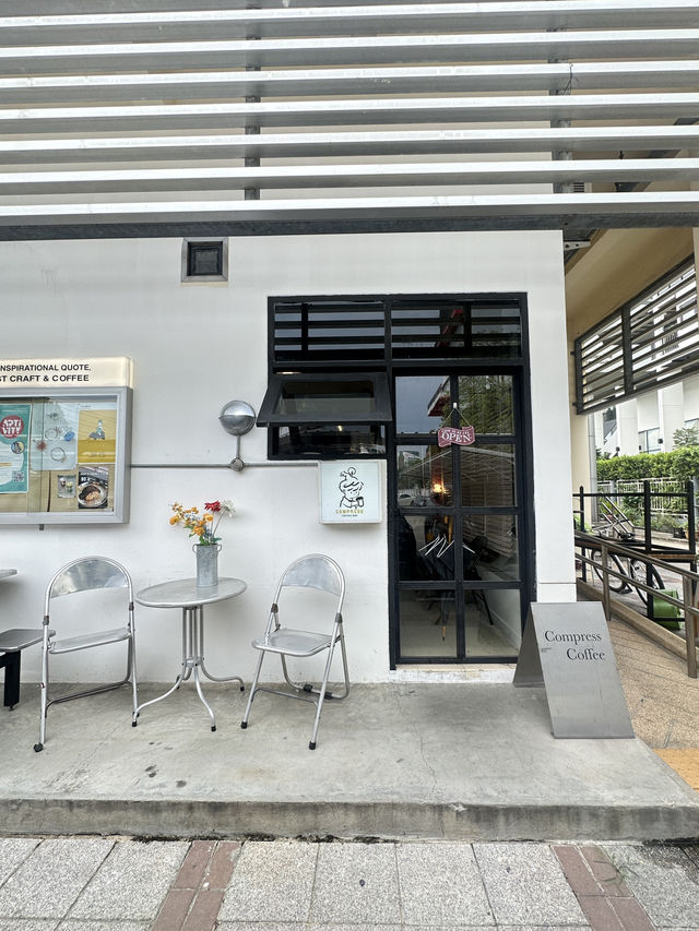 𝘾𝙤𝙢𝙥𝙧𝙚𝙨𝙨 𝘾𝙤𝙛𝙛𝙚𝙚 ร้านกาแฟลานจอดรถMRT