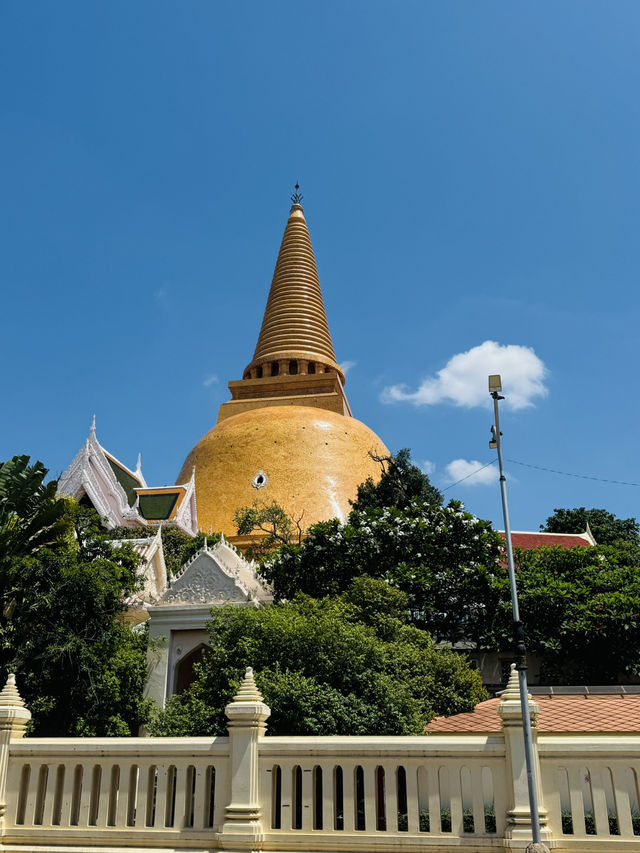 สายบุญต้องมา ไหว้พระ ชมความงาม “วัดพระปฐมเจดีย์” 