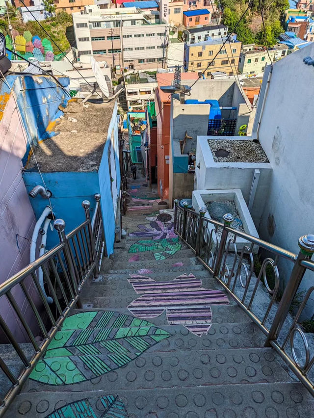 🏘️ 감천문화마을, 부산의 알록달록한 예술 마을!