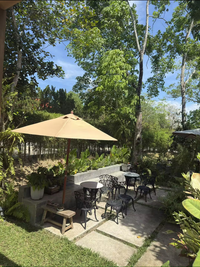 คาเฟ่กึ่งร้านอาหาร บรรยากาศสุดชิค