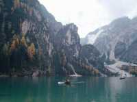 พายเรือเล่นที่ทะเลสาบ Lego di Braies -Dolomie