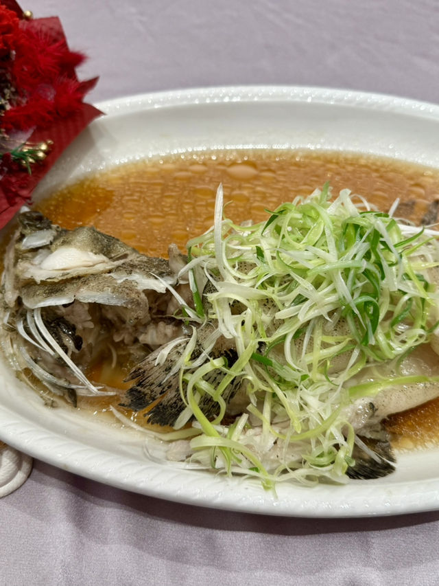 感謝Eric請大家給我過生日.美食.美酒加好友.鮮花.蛋糕真開心