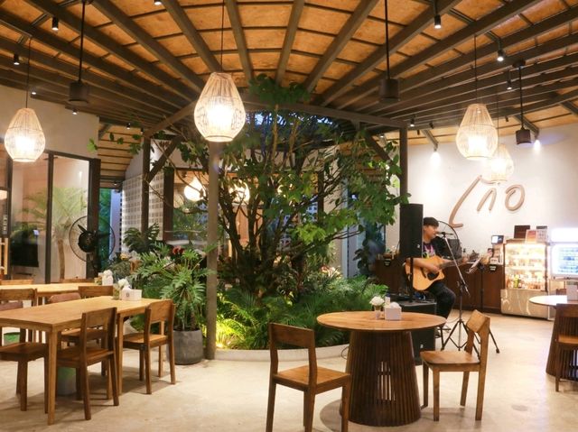 เกื้อ คาเฟ่