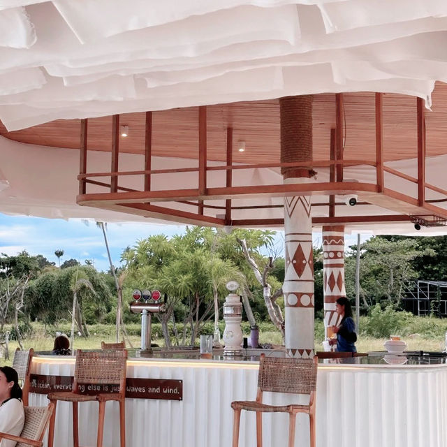 Luca Beach Club Sichon คาเฟ่และร้านอาหารริมทะเล