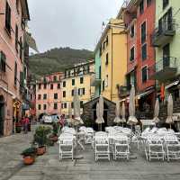🏡 *Cinque Terre: A Rainbow Cascade of Seaside Villages* 🌊🌿