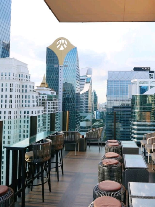 🌇 Hotel Indigo Bangkok – A Colorful Blend of Heritage and Hip!