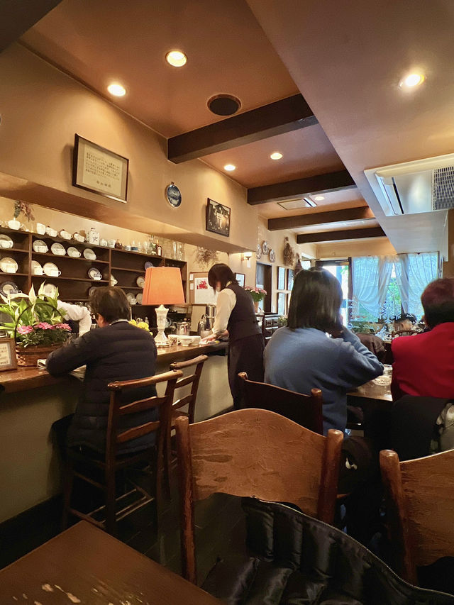 A Day of Gourmet Bites and Strolling in Kanda, Tokyo 🍜🍞