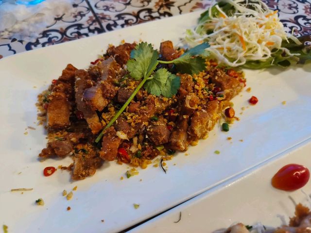 ร้านอาหารท่าลาด