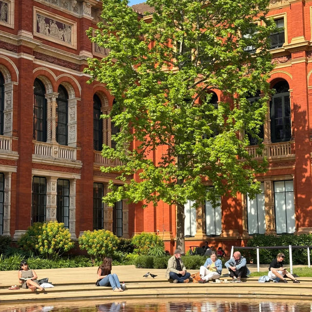 V&A: Brightness and Blissful Ease! ☀️☕