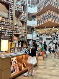 ร้านหนังสือยอดฮิตในซูวอน เกาหลีใต้