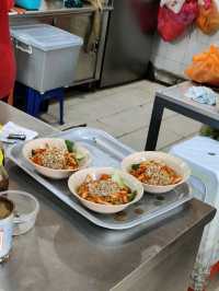 Taste the Muar Beat: Dive into Delicious Noodle Soups & Wontons at Medan Selera Tiga Tiga Tiga!