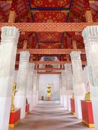 วัดป่าโมกวรวิหาร มีชื่อเสียงจากพระพุทธไสยาสน์