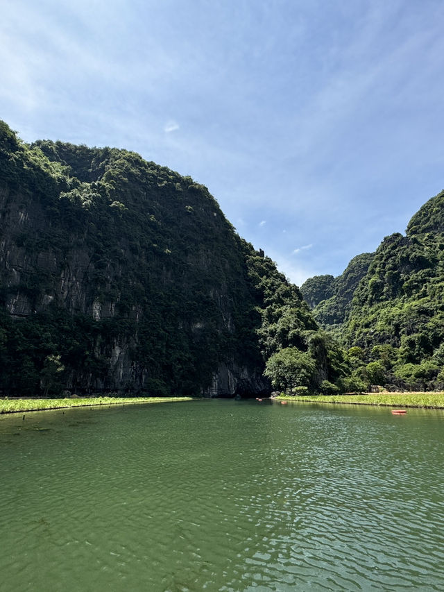 🌿 Glide Through Nature’s Masterpiece – Tam Cốc’s Hidden Wonders