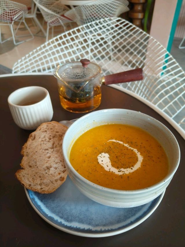 Soup, Sourdough & Sunshine: A Chill Desaru Café Find