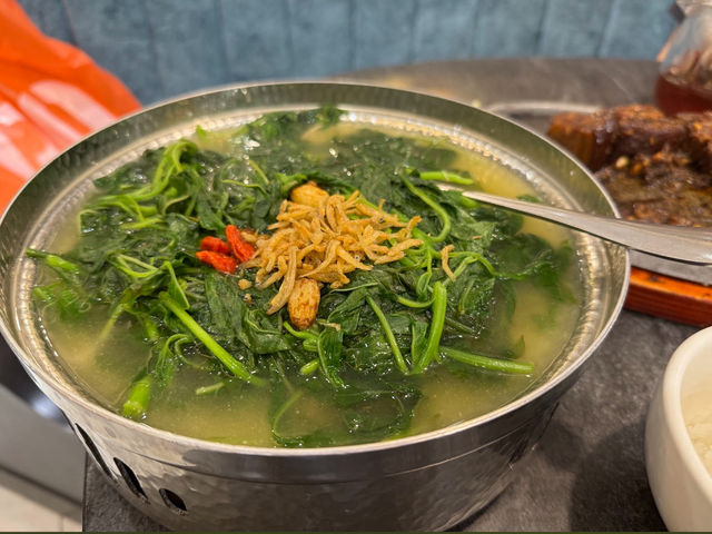 🥣 Souper Tang – Decent Food, Distracting Vibe