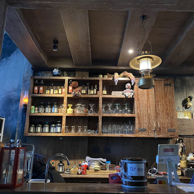 ร้านหัวหมู (Hog’s Head Phuket / Mad Hog Tavern