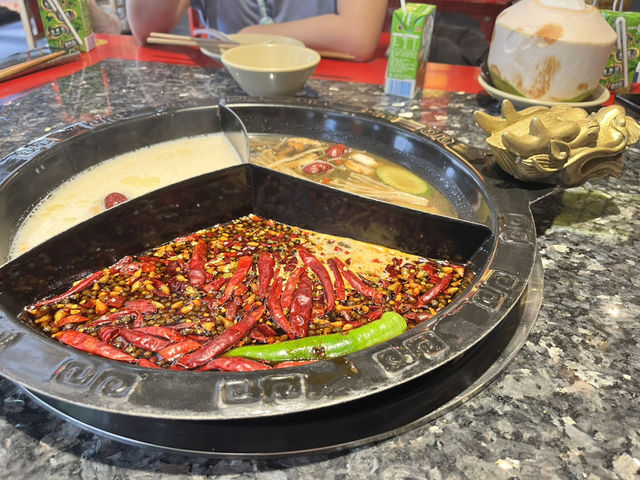 🔥🫕 Sichuan Spice at the Top! Dining at 蜀大侠 Hotpot – Genting Highlands 🏔️