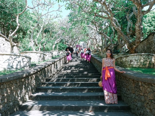 Uluwatu Temple, Bali – Breathtaking Views & Cheeky Monkeys! 🐒🌅🇮🇩