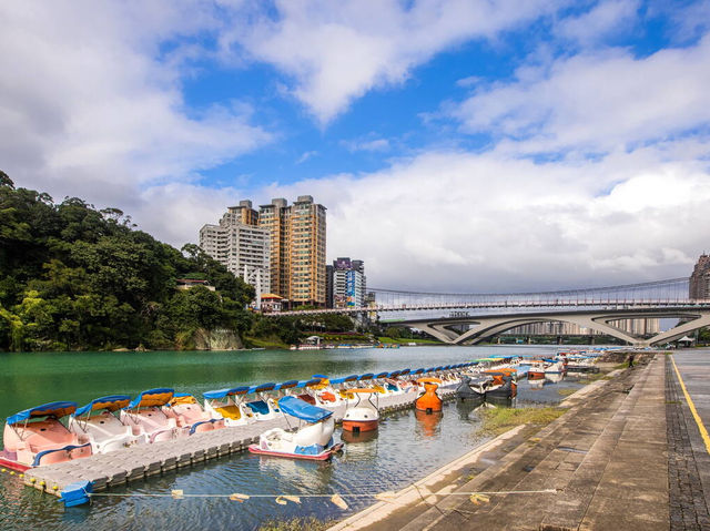 小赤壁輕旅行：碧潭吊橋、划船與光雕水舞秀
