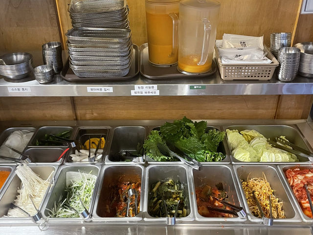 “훅 꽂히는 가성비 + 감성, 신창동 솥뚜껑 고기집” 