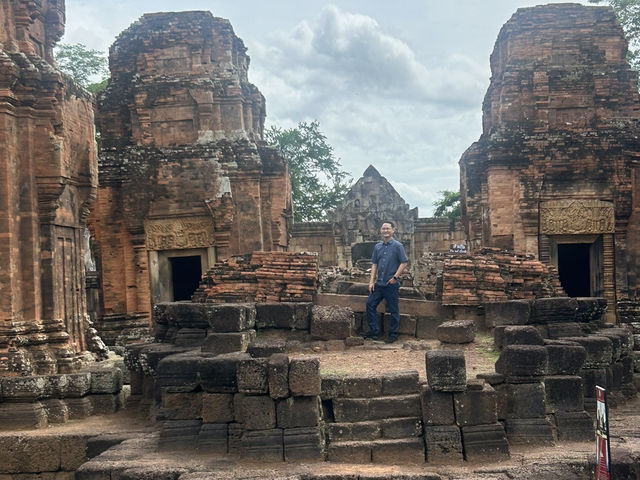 มนต์เสน่ห์ขอมโบราณกลางทุ่งอีสานใต้