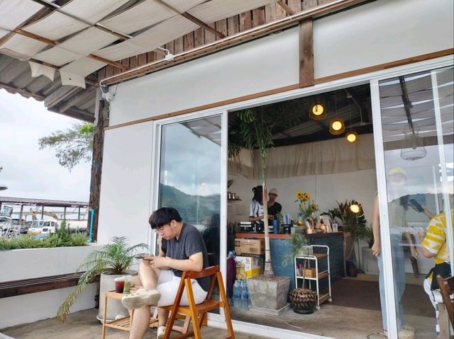 Take A Rest คาเฟ่ริมทะเล จันทบุรี