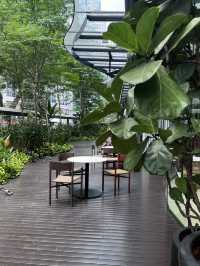 Étoile Bistro: Chic Spot for Coffee, Pastries & Afternoon Indulgence 