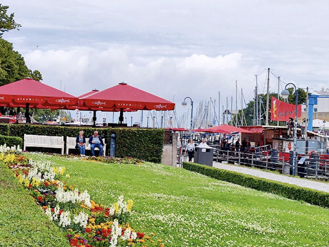 Warnemünde, Germany: A Charming Coastal Escape! 🇩🇪🏖️