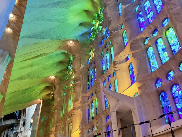 Barcelona: Gaudí and the Luminous Wonder of Sagrada Família! 🇪🇸✨