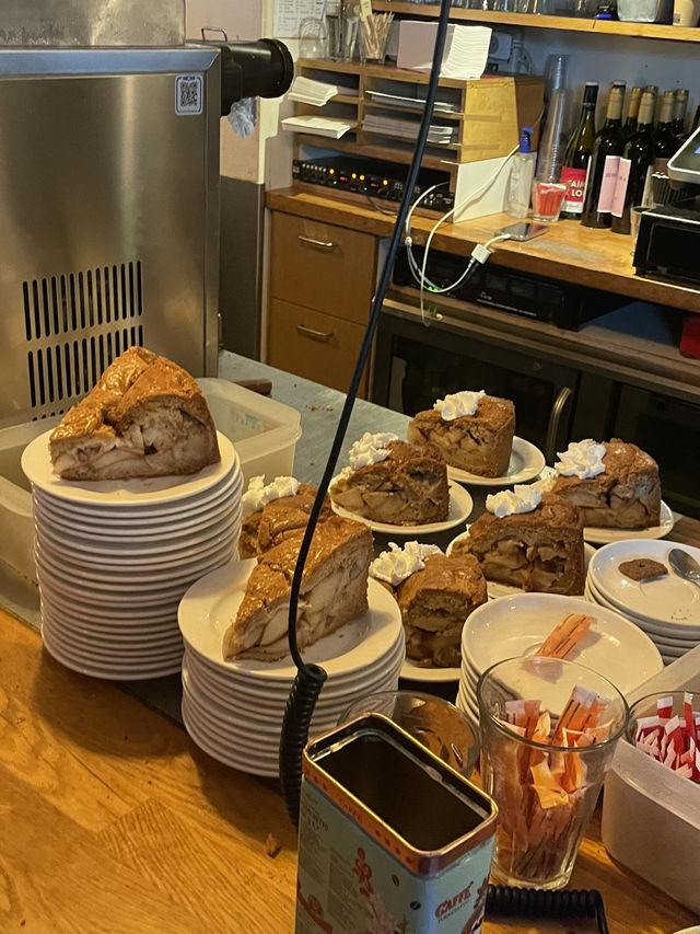 🍏✨ 암스테르담에서 꼭 가봐야 할 애플파이 맛집 – Winkel 43 ✨🍰