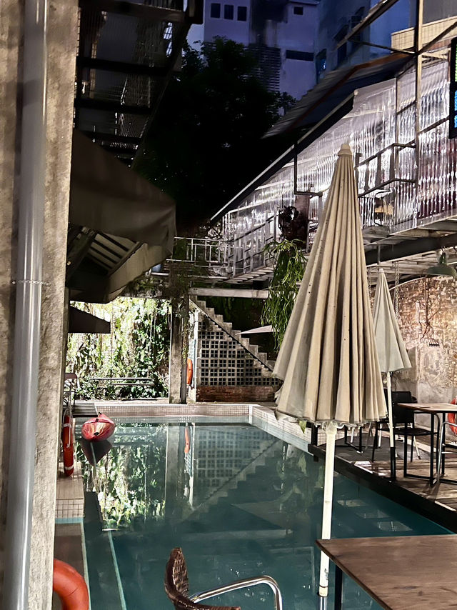 Vintage Vibes, Bold Brews – Only at Kleptokrat