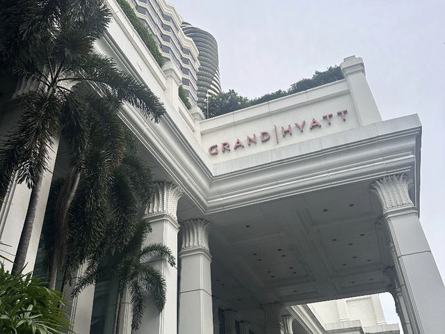 Grand Hyatt Erawan Bangkok: Classic Charm with a Few Quirks! 🇹🇭🏨