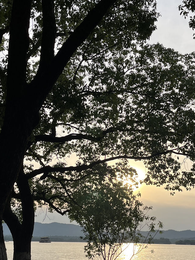 Golden Hour at West Lake 🌅 – A Must-See in Hangzhou