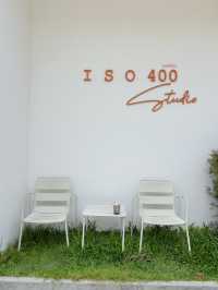 Iso 400 studio คาเฟ่มินิมอลแห่งสารคาม