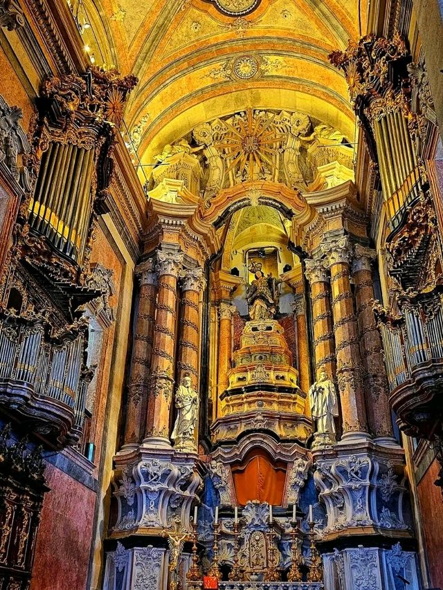 ⛪ Clérigos Church & Tower: Touch the Sky in Porto 