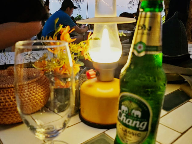 【Pattaya海邊秘境】Cave Beach Club｜波西米亞風海灘餐廳，最佳日落打卡點 🌅