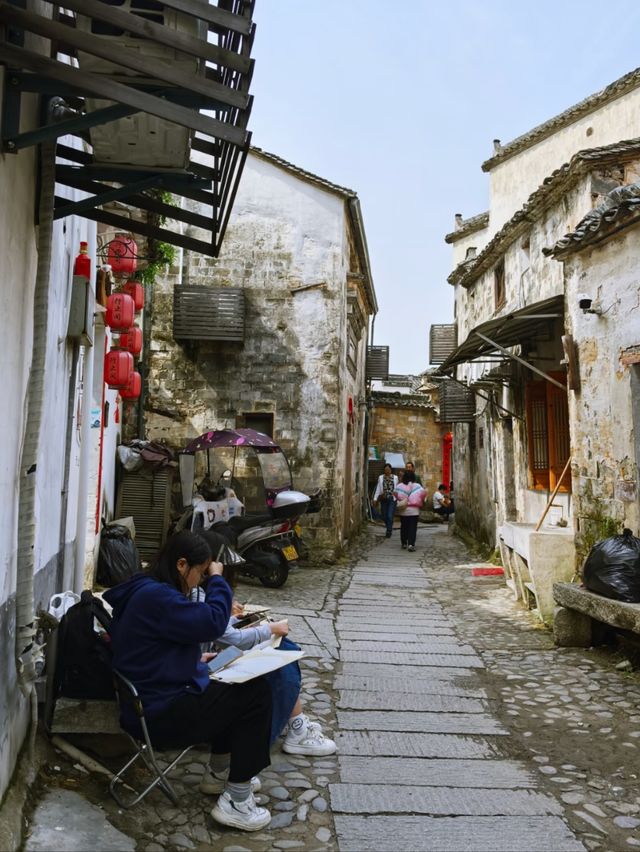Family Adventures in the Heart of Ancient China: Discover Hongcun Family Adventures in the Heart of Ancient China: Discover Hongcun