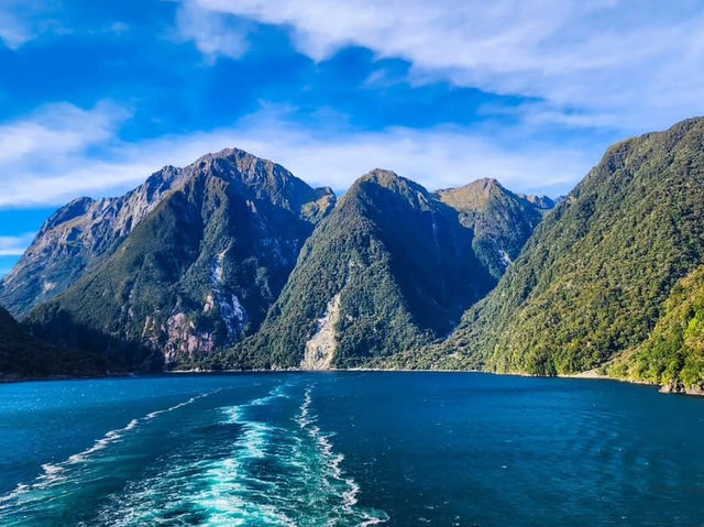Dramatic Fjord Landscapes in Milford Sound