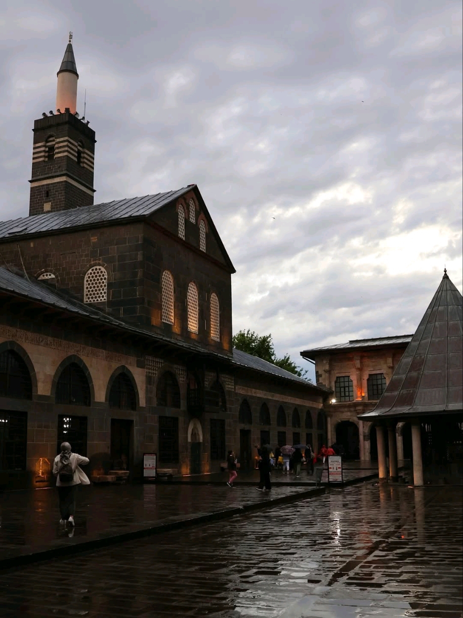 Experiencing the Timeless Beauty of Diyarbakır Ulu Camii