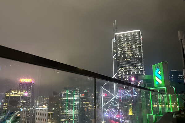 🌇🍹【Cardinal Point｜中環天台餐酒 + 景觀派對】｜Trip.com 香港