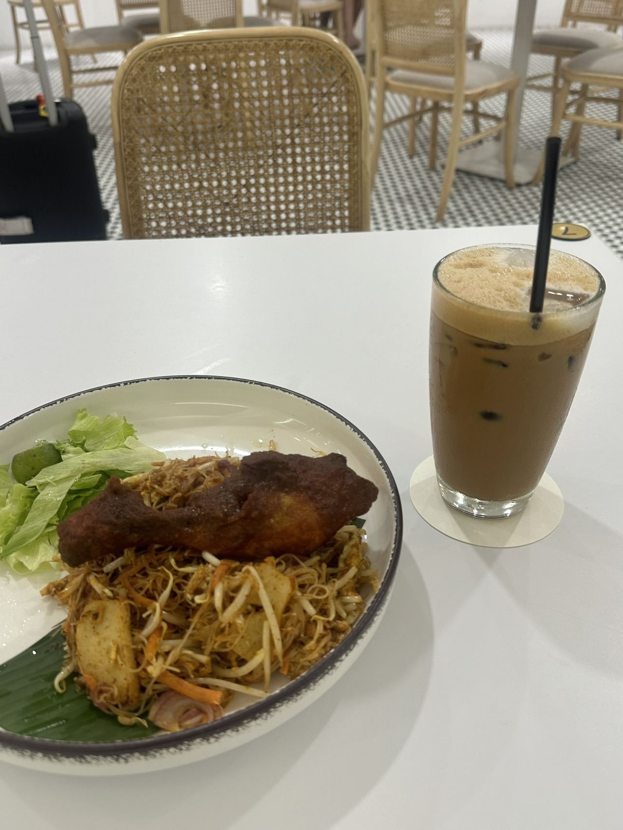 รีวิว WaaronKuus Cafe – Petaling Street, Kuala Lumpur 🌿🍲

🇹🇭

WaaronKuus Cafe (ร้านเขียนว่า “วารอนคูซ”) เป็นคาเฟ่สไตล์ kopitiam + local comfort food ที่ซ่อนตัวอยู่ในย่าน Petaling Street ใจกลาง Chinatown ครับ ‒ ถ้าคุณผ่านมา MRT / Pasar Seni เดินไม่ไกลเลย จะเจอร้านนี้เป็นตัวเลือกดีสำหรับมื้อเช้า ‒ กลางวัน ‒ เบรกชิล ๆ

⸻

✨ จุดเด่น
	•	รสชาติ “อาหารท้องถิ่น” – คาเชื่อมโยงกับเมนูรับประทานง่าย ๆ ที่คนมาเลเซียชอบ เช่น curry laksa / curry mee ซึ่งที่นี่ใช้เมนูแบบที่หลายคนอาจเรียก curry mee ได้ (แม้บนเมนูจะเขียนว่า curry laksa) ‒ รสจัดจ้าน กลมกล่อม เครื่องเทศชัดเจน อาจแรงเล็กน้อย ถ้าคุณไม่ชินกับรสจัดครับ  ￼
	•	ทำเลดี ‒ อยู่ที่ Ground Floor, No. 84, Jalan Petaling Street, Chinatown, KL.  ￼
	•	เวลาเปิด ‒ ทุกวัน 7:30 น. ถึง 19:00 น. ปิดรับออเดอร์ประมาณ 18:20 น.  ￼
	•	บรรยากาศร้าน ‒ เป็น kopitiam cozy สไตล์ท้องถิ่น ไม่หรูหราแต่สบาย ๆ เหมาะมา solo / มากลุ่มเล็ก / คนที่ชอบบรรยากาศ local แท้ ๆ  ￼
	•	เมนูอื่นที่เคยลองและรีวิวไปแล้วได้คะแนนดี เช่น prawn char kway teow, pengat pisang (ขนมหวานกล้วย)  ￼

⸻

👀 ควรรู้ก่อนมา
	•	ปริมาณ / รสชาติอาจ “เข้ม” สำหรับหลายคน — ถ้าชินแบบ mild กว่าหรือเบา ๆ อาจรู้สึกว่าแรงไปหน่อยกับ curry laksa ที่นี่  ￼
	•	ราคากลาง ๆ ไม่ถูกสุดแต่คุ้มค่าเมื่อเทียบกับทำเลและคุณภาพ — โดยเฉลี่ยประมาณ RM16–RM20+ ต่อจานเมนูหลัก  ￼
	•	ร้าน “hidden” หน่อย — ถ้ามาจาก Pasar Seni MRT เดินประมาณ 5 นาที ต้องสังเกตป้ายดี ๆ เพราะร้านไม่อยู่ติดถนนใหญ่อย่างเปิดเผยที่สุด  ￼

⸻

✔️ เหมาะกับใคร
	•	คนที่อยากลองอาหารท้องถิ่นในบรรยากาศอบอุ่น ไม่แออัด
	•	นักท่องเที่ยวที่อยากหลีกหนีร้านชั้นนำ มาแบบ local & hidden gem
	•	สายถ่ายรูป foodporn + ambient lokal
	•	คนที่ชอบอาหารเผ็ด / เข้มเครื่องเทศ

⸻

🇬🇧

WaaronKuus Cafe is a cozy kopitiam-style eatery serving Malaysian local comfort food in the heart of Petaling Street, Chinatown, KL. A solid spot for breakfast, lunch, or just a chill break if you’re exploring the area.

⸻

✨ Highlights
	•	Local flavour: Known for its curry laksa / curry mee flavour, even though the menu labels it “laksa”—but many reviews confirm that this doubles as a hearty curry mee. Rich, spicy, aromatic.  ￼
	•	Location: Ground Floor, No. 84, Jalan Petaling Street, Chinatown. Very walkable from Pasar Seni MRT.  ￼
	•	Hours: Daily from 7:30 AM to 7:00 PM, last order around 6:20 PM.  ￼
	•	Ambience: Casual, local, simple. Not fancy, but welcoming. Perfect for solo eaters, small groups looking for local vibes.  ￼
	•	Other good dishes: Prawn Char Kway Teow, Pengat Pisang (banana dessert) have gotten praise.  ￼

⸻

👀 Things to Note
	•	The curry laksa / curry mee is bold and heavily spiced — could be overwhelming if you prefer milder flavors.  ￼
	•	Price is moderate — not super cheap, but fair for quality and location; expect around RM 16–RM20+ for mains.  ￼
	•	Slightly tucked away — you’ve got to keep an eye out coming from Pasar Seni. Not right on the main walkway.  ￼

⸻

✅ สรุป

WaaronKuus Cafe คือร้านที่ “local comfort food + บรรยากาศท้องถิ่นดี” ผสมกันได้ดีมาก ถ้าคุณมา KL และอยากเจอร้านที่ไม่ได้ “touristy” และได้ลิ้มลองรสชาติท้องถิ่นแท้ ๆ ที่นี่ถือว่าน่าสนใจสุด ๆ

⸻


#รับส่วนลดไม่พึ่งดวง 