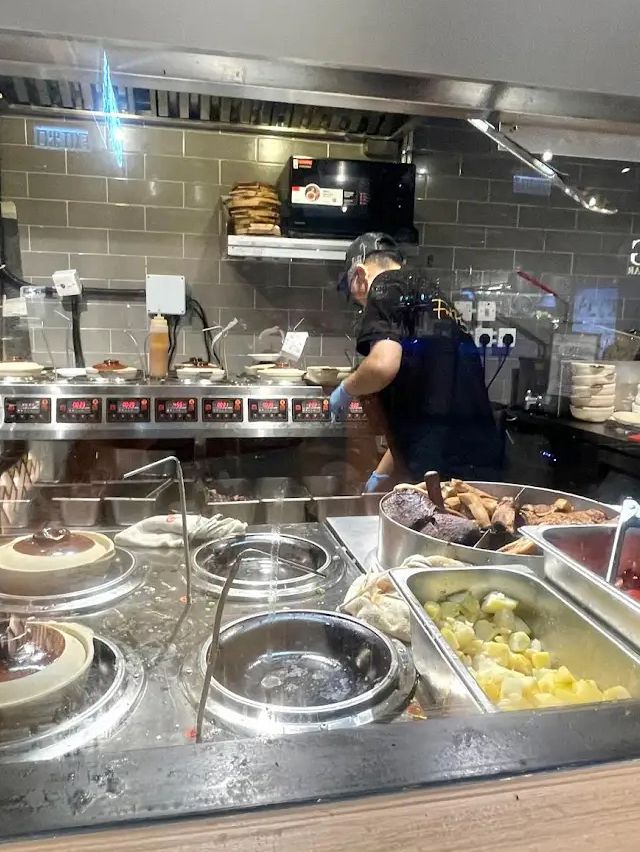 在鬧市中挖到一家性價比煲仔飯