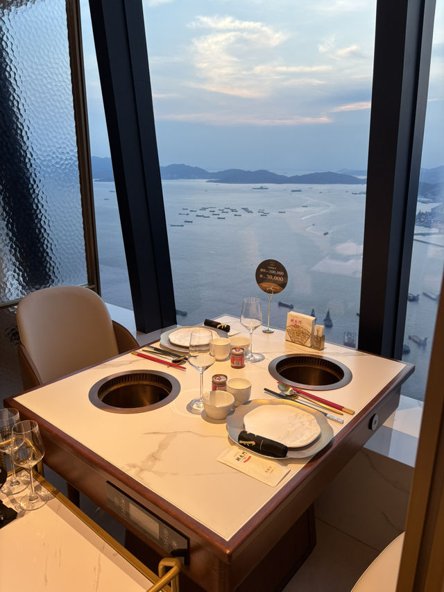 朝天門滾滾紅油美食靚景：享受101樓高空非遺火鍋